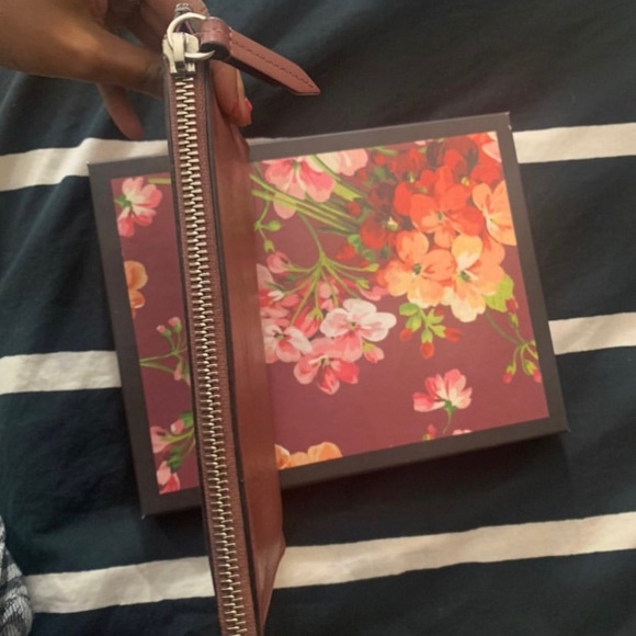 SOLD Authentic Gucci Blooms Full set clutch - Picture 6 of 8